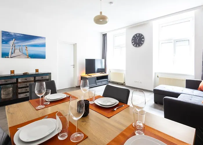 Enjoy Apartments, Quiet Street, Apartment With Two Bedrooms Sleeps 6 Ac