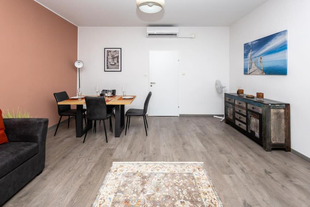 Enjoy Apartments, Quiet Street, With Two Bedrooms Sleeps 6 Ac Wien