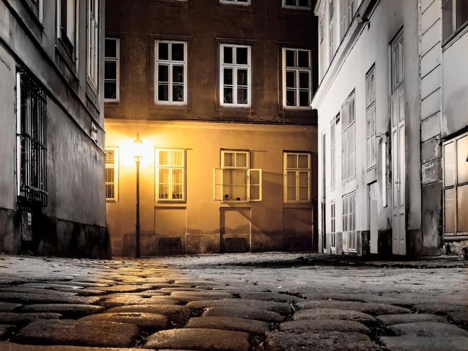 Apartment Enjoy Apartments, Quiet Street, With Two Bedrooms Sleeps 6 Ac Wien